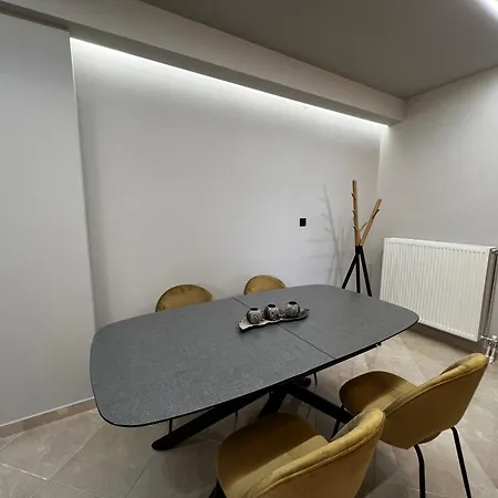 - Fine Living 3*