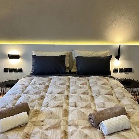 - Fine Living 3*