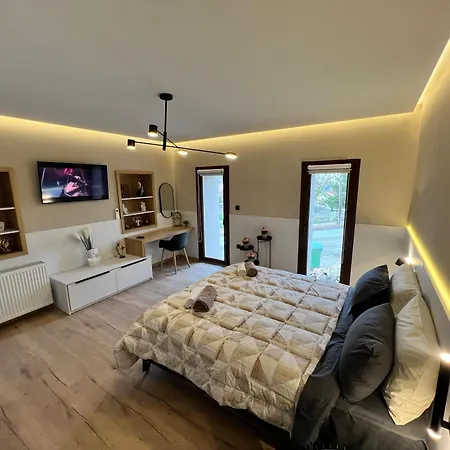 - Fine Living