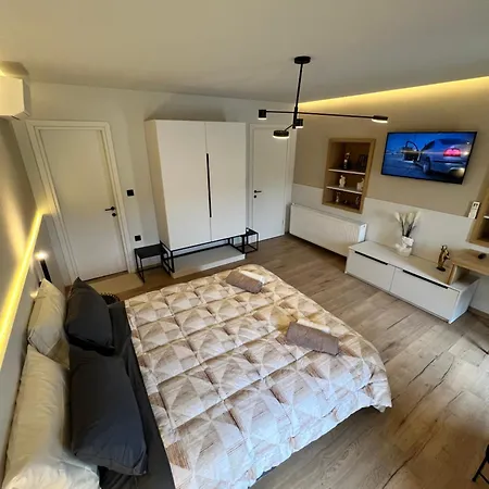 - Fine Living Aparthotel 3*