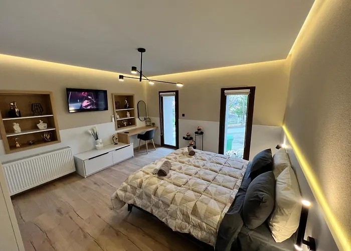 - Fine Living
