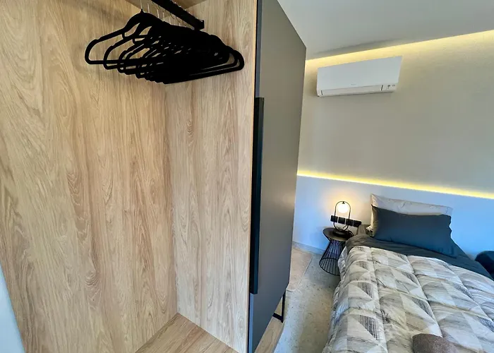 - Fine Living 3*