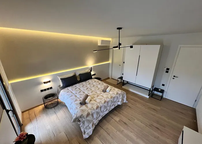 - Fine Living